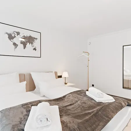 Stilvolle Wohnung Im Stadtzentrum - Loggia - Kingsize Bett - Smart Tv - Netflix - 60Qm - 24H Check-In Ludwigsburg Exterior foto