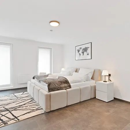 Stilvolle Wohnung Im Stadtzentrum - Loggia - Kingsize Bett - Smart Tv - Netflix - 60Qm - 24H Check-In Ludwigsburg Exterior foto