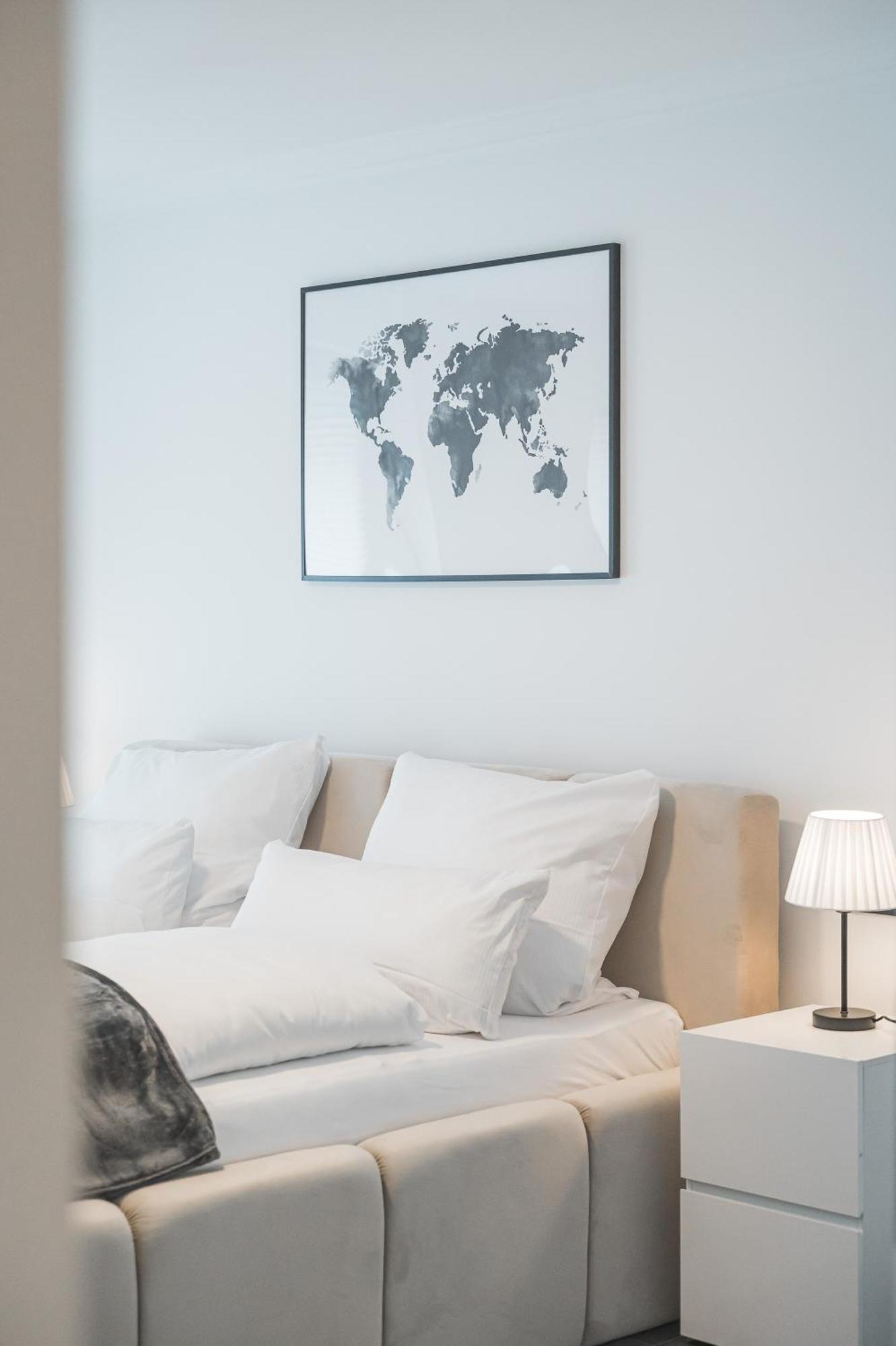 Stilvolle Im Stadtzentrum - Loggia - Kingsize Bett - Smart Tv - Netflix - 60qm - 24h Check-in Apartment Ludwigsburg